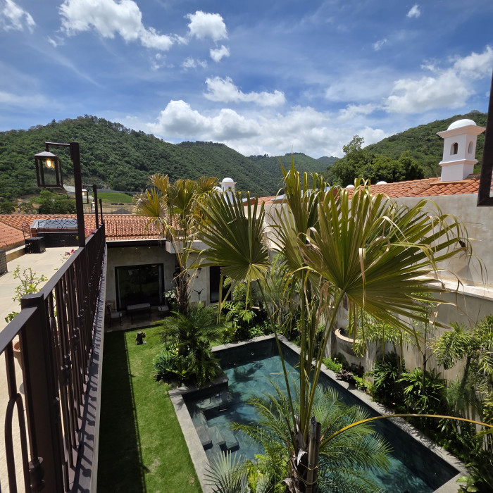 En venta exclusiva y amplia casa en Antigua Guatemala - Image 4