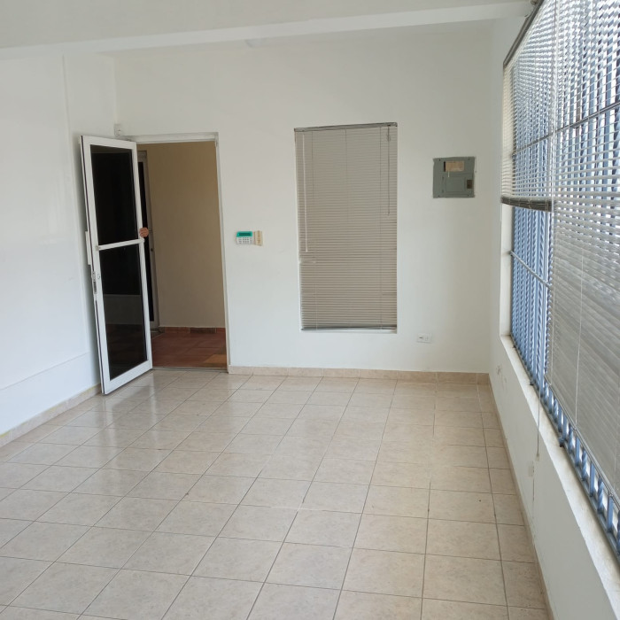 LOCAL COMERCIAL EN RENTA PLAZA AVENIDA FRANCIA SANTIAGO - 1