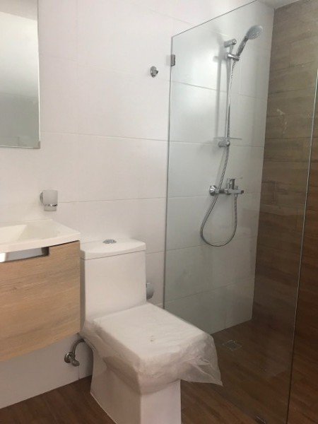 Unidad nueva de construcción moderna. — foto 5