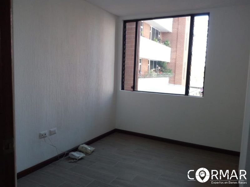 Apartamento amplio en alquiler, zona 10 - Image 3