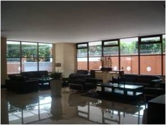 Alquilo apartamento en zona 10 Guatemala - Image 2
