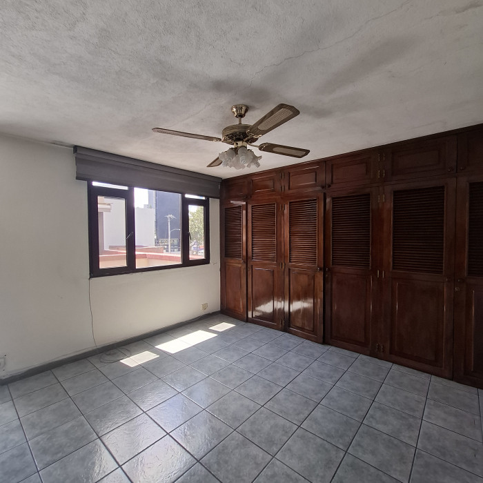 Casa en renta en zona 10 Bulevar Los Próceres - Miniatura 11