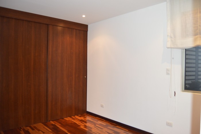 Apartamento alquiler 3 Habitaciones Zona 14 - Miniatura 2