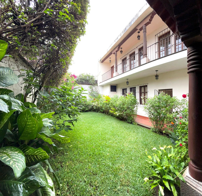 Casa grande en venta en Antigua Guatemala amueblada - 22