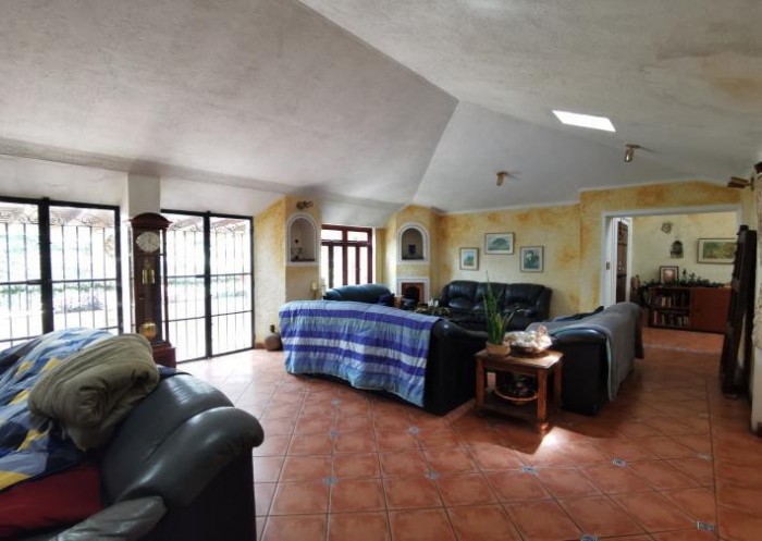 Casa en Venta en el Encinal Mixco - Image 1