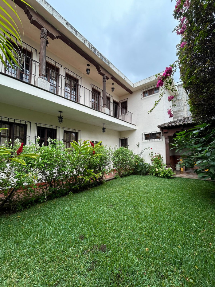 Casa grande en venta en Antigua Guatemala amueblada - 23