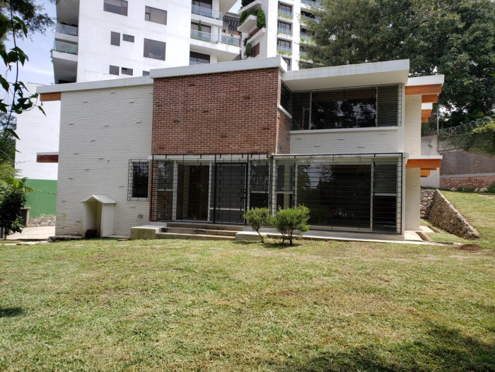 CASA COMERCIAL VISTA HERMOSA ZONA 15 - Image 1