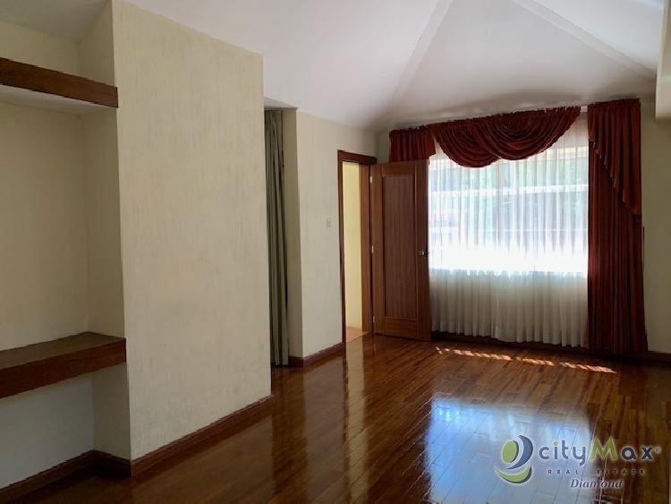 Casa en venta en condominio zona 16 entorno Montesano - Image 1