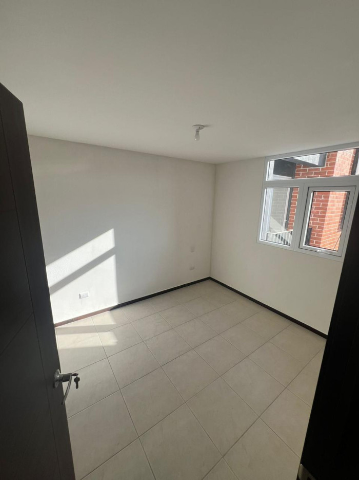 Apartamento en Renta Parque San Jorge Zona 11 - Image 4