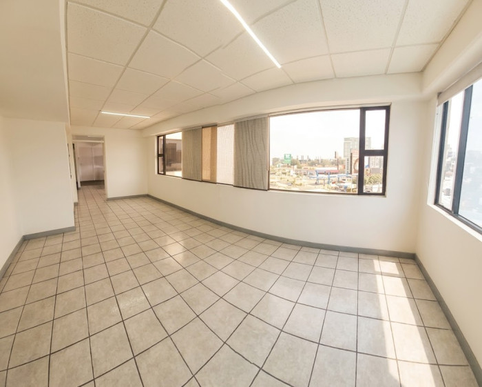 Oficina venta con 2 parqueos 20 calle Zona 10
