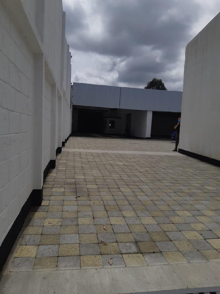 Propiedad grande para sala de ventas u oficinas . — foto 4