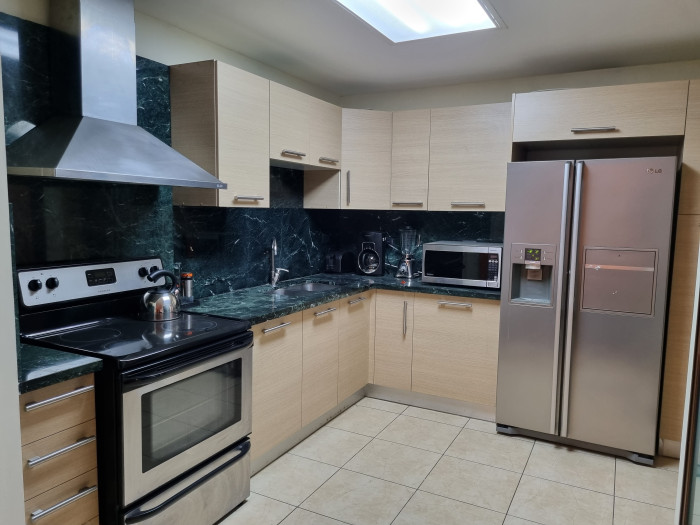 Apartamento en #renta zona 10 diagonal 6 - Image 5