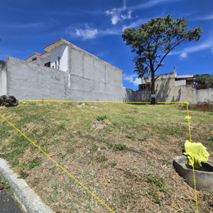 Terreno Amplio en Venta Pinares de San Cristóbal - Miniatura 3