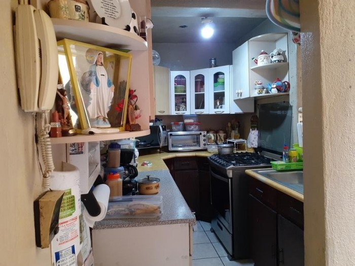 Casa en venta de 3 niveles Zona 12 Ciudad Guatemala - Image 3