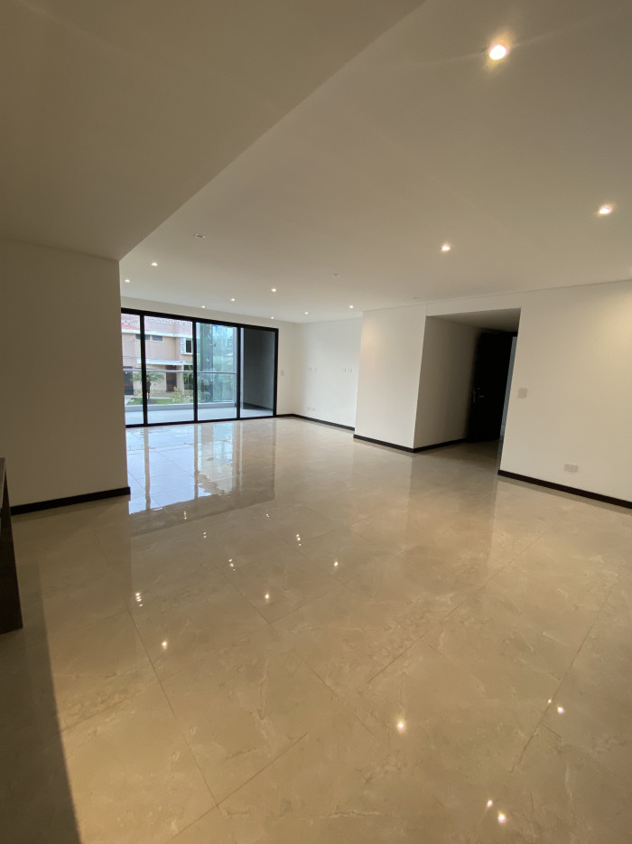 LUJOSO y EXCLUSIVO APARTAMENTO NUEVO EN VH2 - Image 2