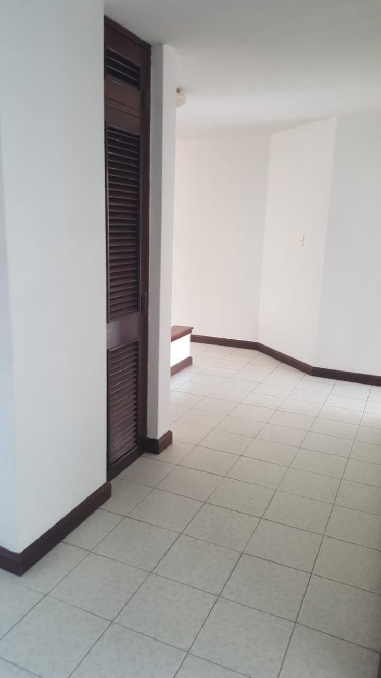 Amplia casa en renta o venta La Cañada zona 14, Ciudad - Miniatura 15
