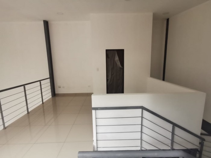 Locales Nuevos en Renta, Plaza Comercial zona 10. — foto 2