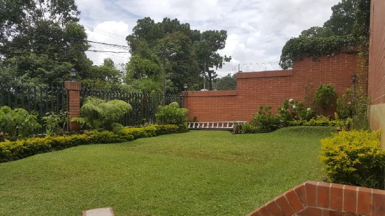 Venta de amplia casa en Rotondas de Kanajuyú zona 16. - Miniatura 19