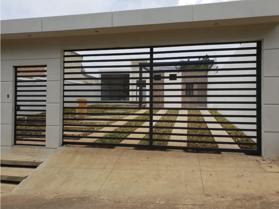 #Proyecto de tres casas Km 17.5 Arrazola II /D"