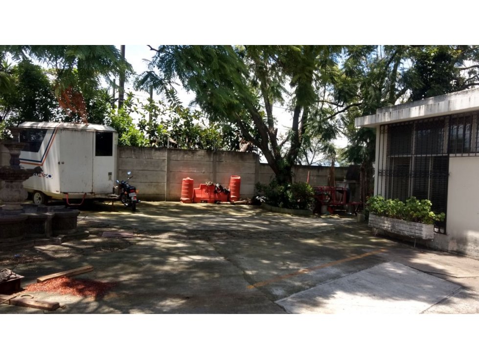 Nave industrial con vivienda en zona 12 - 9