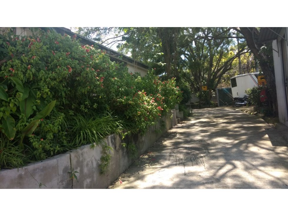 Nave industrial con vivienda en zona 12 - 10