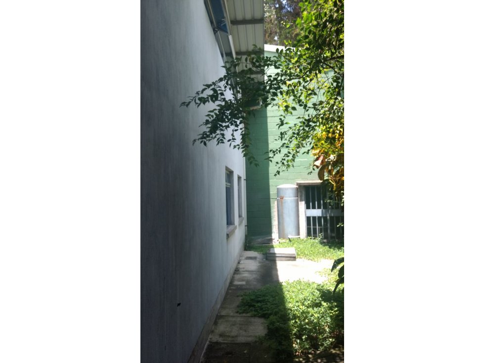 Nave industrial con vivienda en zona 12 - 8