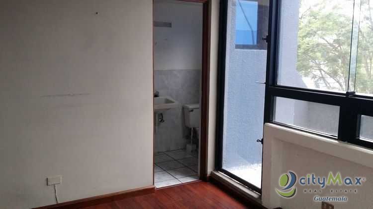 Oficina en renta en edificio de zona 10 - Image 5