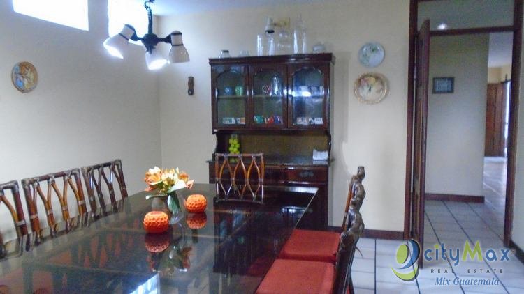 VENDO CASA EN EXCLUSIVO RESIDENCIAL ZONA 10 - Miniatura 2