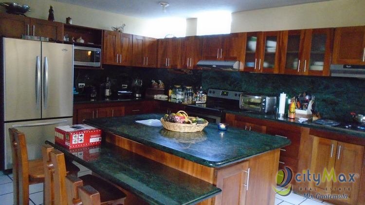 VENDO CASA EN EXCLUSIVO RESIDENCIAL ZONA 10 - Miniatura 3