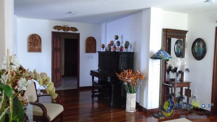 VENDO CASA EN EXCLUSIVO RESIDENCIAL ZONA 10 - Miniatura 4