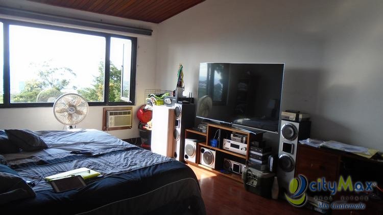 VENDO CASA EN EXCLUSIVO RESIDENCIAL ZONA 10 - Miniatura 6